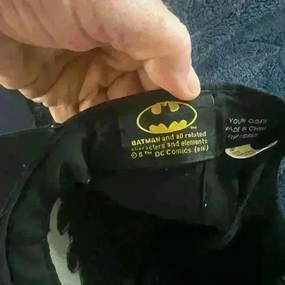 Batman hat youth. Good condition.